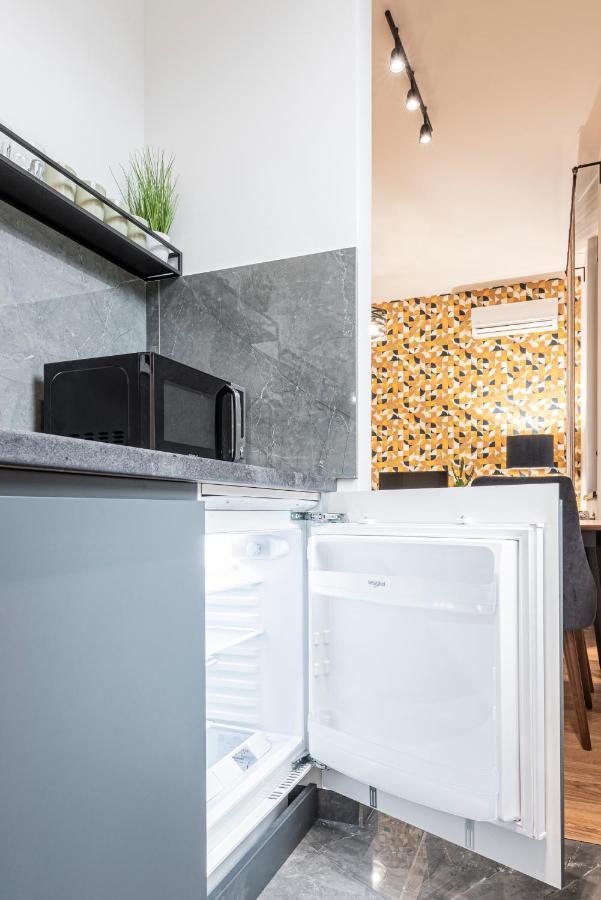 Vertigo Modern Studio-Free Private Parking-Fast Wi-Fi Novi Sad Exterior photo